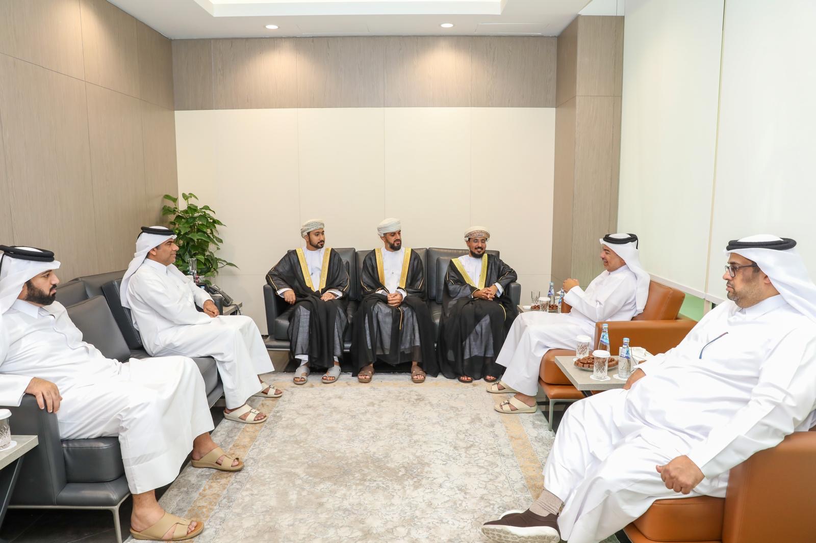 محكمة الاستثمار والتجارة تستقبل وفداً قضائياً من سلطنة عمان