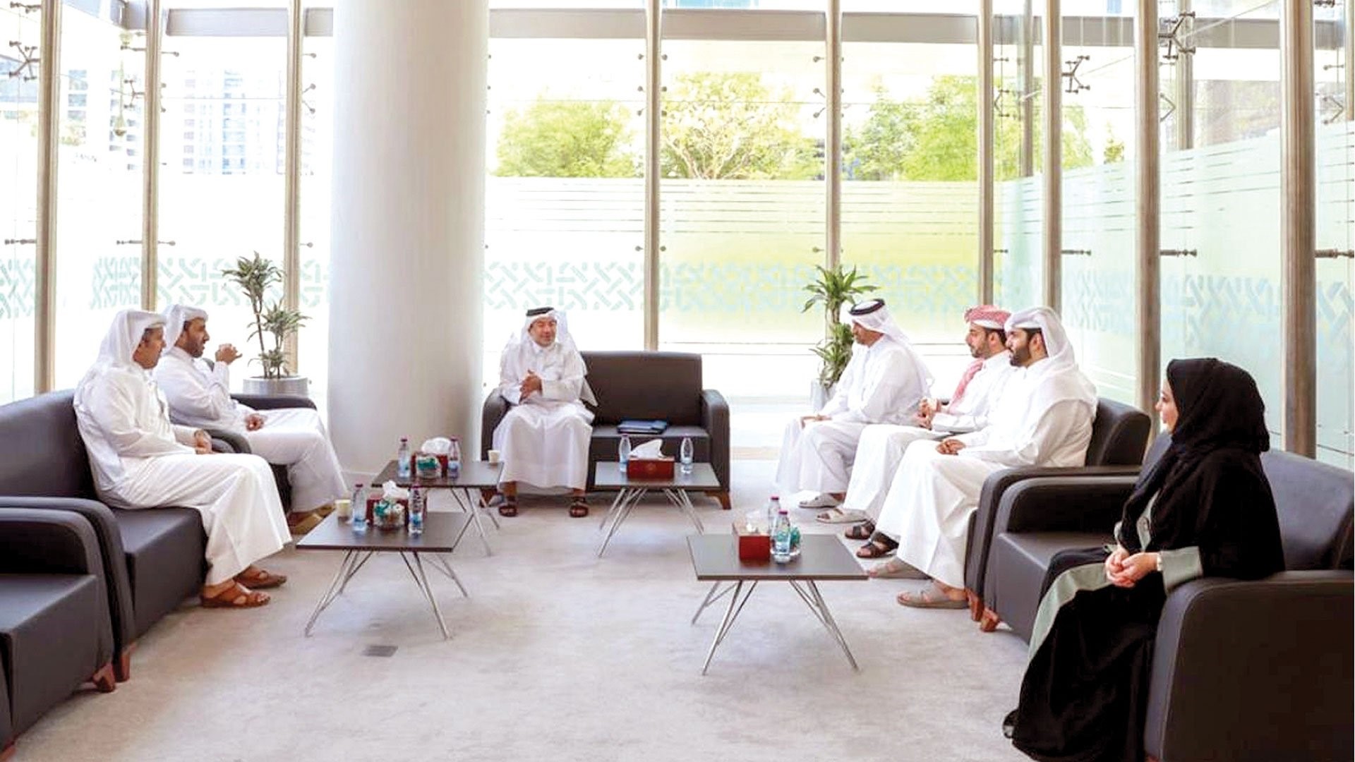 رئيس محكمة الاستثمار يجتمع مع وفد من محكمة قطر الدوليَّة