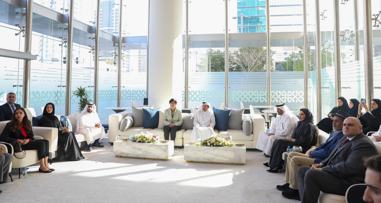 طلبة القانون بجامعة حمد يزورون محكمة الاستثمار